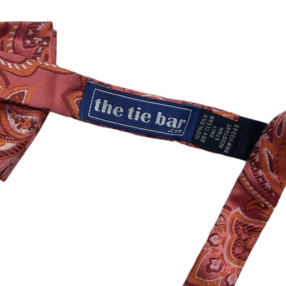 THE TIE BAR Pink/Salmon Paisley Silk DESIGNER Bow Tie HANDMADE - Picture 2 of 3